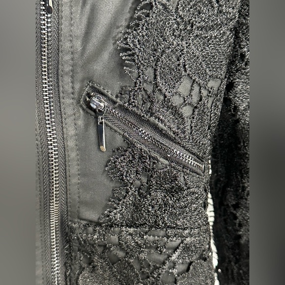 WHBM NWT Lace-Trimmed Coated Denim Moto Jacket LIMITED EDITION SIZE 00 - Picture 8 of 9